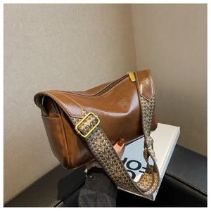 Sac à Épaule Oreiller en Cuir PU Vintage pour Femmes Avec Large Bandoulière Tissée Géométrique Sac à Main Crossbody Mode Grande Capacité