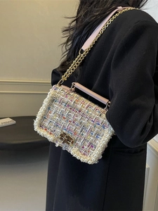 Fashionable tweed crossbody bag with pearl trim and gold chain strap for women