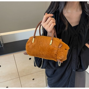Detailed plush capybara bag featuring soft fur texture and durable golden chain strap