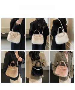 Sacs à bandoulière en fausse fourrure en cinq couleurs avec poignées en perles et lanières