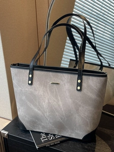 Minimalist grey large capacity tote bag with black trim and gold hardware for daily commute