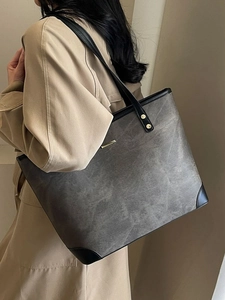 Chic large capacity tote bag in vintage grey textured leather for stylish commuting