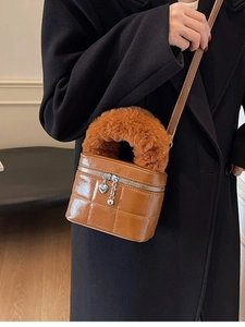 Damen Gesteppte Henkeltasche Mit Kunstpelzgriff Kleine Box Bag Retro Umhängetasche Trendy Herzanhänger Quadratische Tasche