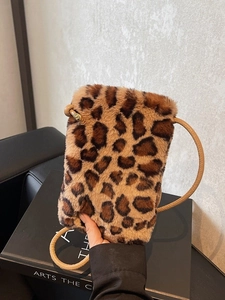 Sac Bandoulière en Fausse Fourrure Peluche Imprimé Léopard pour Femme Mini Sac de Téléphone pour Automne Hiver Décontracté