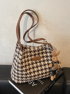 Vintage Houndstooth Tote Bag For Women Large Capacity Knit Textile Shoulder Bag With Cute Rabbit Pendant Retro Handbag