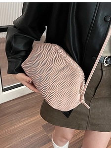 Damen Plissierte Wolken-Umhängetasche PU-Leder Geraffte Schultertasche Vintage Minimalistisch Einfarbig Clutch Mode Handtasche