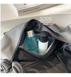 Detailansicht der Reisetasche aus Nylon mit wasserdichtem Trocken- und Nass-Trennungsfach