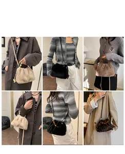 Sac seau tendance en fausse fourrure léopard présenté en plusieurs styles de port