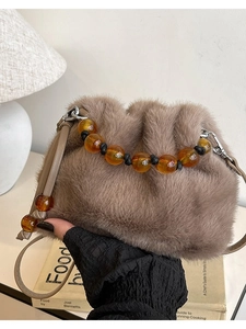 Sac seau chic en fausse fourrure léopard avec poignée en perles d'ambre et bandoulière