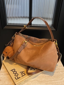 Women Vintage Maillard PU Leather Tote Bag Large Capacity Retro Crossbody Shoulder Bag With Plush Dog Charm For Daily Commuting