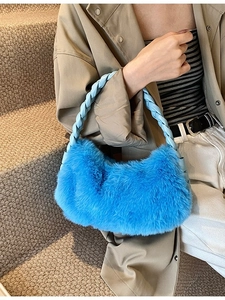 Sac à épaule en peluche bleu vif avec poignée tressée pour femmes en fausse fourrure