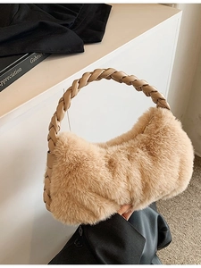 Sac bandoulière en fausse fourrure beige avec poignée tressée pour femme style hiver