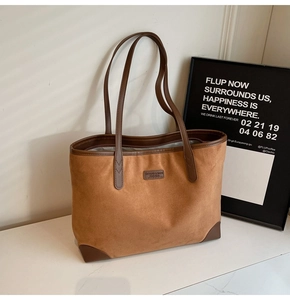 Detailansicht der Caramel Tote Bag mit verstärkten Ecken und strukturierter Lederoptik