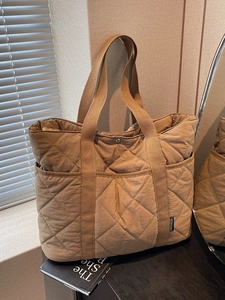 Sac Fourre-tout Matelassé de Grande Capacité pour Femmes Sac à Bandoulière Rembourré en Nylon Léger pour Trajets Quotidiens