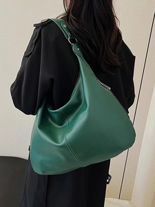 Dunkelgrüne Leder-Hobo-Tasche mit großem Fassungsvermögen für den täglichen Pendler-Look