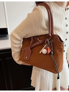 Vintage Frosted PU Leather Large Capacity Tote Bag For Women With Detachable Baseball Charms Casual Daily Shoulder Bag
