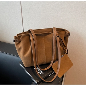Braune Shopper-Tasche aus PU-Wildleder mit Schultergurt und passender kleiner Tasche