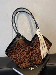 Borsa Tote da Donna con Stampa Leopardata Grande Capacità Borsa a Spalla in Pelle PU con Nastro Decorativo Apertura a V
