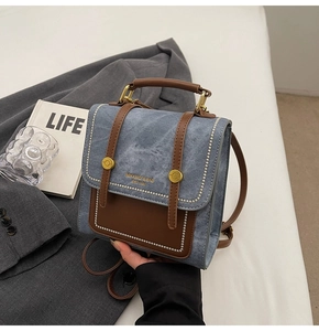 Ρετρό σακίδιο πλάτης από μπλε denim και καφέ δέρμα με χρυσά μεταλλικά στοιχεία