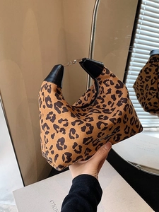 Leopard-Hobo-Tasche mit Goldbeschlägen und schwarzem Lederbesatz für Damen