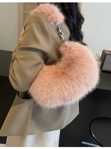 Sac sous le Bras en Fausse Fourrure Peluche pour Femme Chaîne en Métal Coeur Sac à Bandoulière Mode Hiver Sac Dumpling