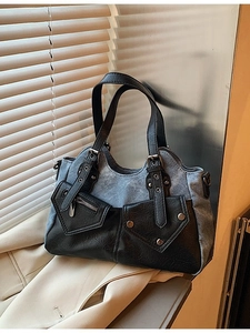 Vintage Patchwork Denim Shopper mit schwarzen Lederakzenten und Nieten-Details