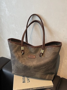 Large capacity vintage tote bag in earth tones with stylish brown cylindrical handles