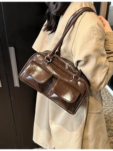 Sac à Épaule Vintage en Cuir PU Brillant pour Femmes Mode Sac Bowling Avec Doubles Poches Décontracté Sac Sous Le Bras Rétro