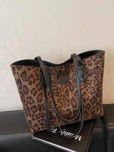 Retro leopard print tote bag with large capacity and black leather shoulder straps