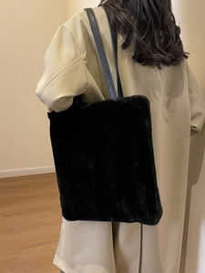 Grand sac cabas noir en fausse fourrure avec lanières en cuir pour femme hiver