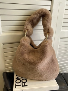 Sac à Aisselle en Peluche pour Femme Automne Hiver Sac à Épaule Doux et Chaud avec Anneaux en Métal Doré Main Polyvalent
