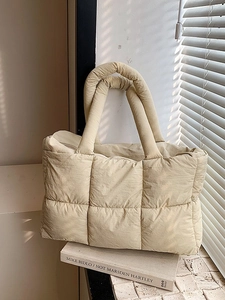 Gevoerde gewatteerde draagtas in beige met handvatten voor herfst- en wintermode