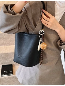 Women Retro PU Leather Bucket Bag Pebbled Texture Shoulder Bag With Baseball Charm Fashion Crossbody Bag For Daily Commuting