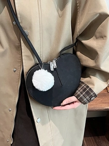 Sac Bandoulière Rétro Forme de Cœur en PU Suédine Avec Boule de Peluche Sac sous l'Aisselle Mode Niche