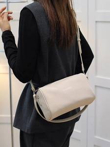 Sac à bandoulière cylindrique beige chic avec poignée et sangle réglable femme