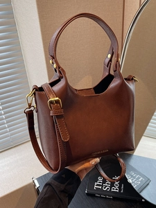 Sac seau élégant en cuir marron rétro avec poignée et finitions dorées pour femme
