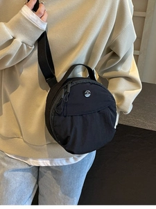 Sac Bandoulière Rond en Nylon Pour Femmes Petit Sac à Main Avec Logo M en Métal Léger Mode Sac à Épaule Pour Téléphone