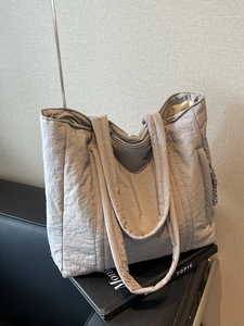 Large Capacity Quilted Nylon Tote Bag For Women Casual Pleated Shoulder Bag Commuter Shopper Bag With Side Zipper Pocket