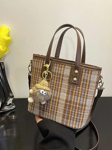 Secchiello retrò a quadri in tweed marrone con bordi in pelle e ciondolo peluche
