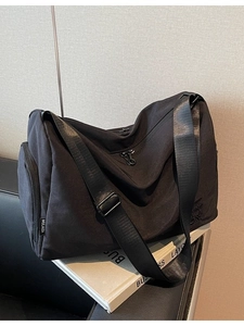 Bolso tote negro de gran capacidad con correa ajustable para deportes y viajes de ocio