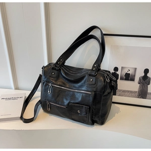 Détails du grand sac de voyage noir en cuir PU avec zips argentés et multiples poches