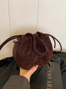 Vintage Burgunderfarbene Eimertasche mit Leopardenmuster, Kordelzug und Schultergurt