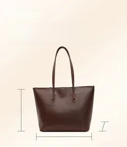 Brown leather tote bag dimensions: 40cm length, 29cm height, and 13cm width detail