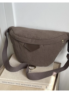 Sac banane chic en velours côtelé taupe en forme de croissant avec sangle réglable