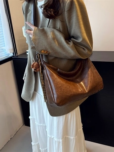 Retro brown large-capacity crescent crossbody bag with cute teddy bear pendant