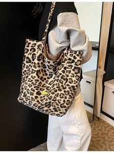 Large capacity leopard print canvas shoulder bag for women with handmade gold patch