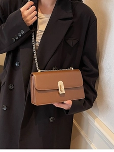 Vintage Women PU Leather Crossbody Bag Simple Small Square Shoulder Bag With Gold Metal Chain Lock For Daily Commute