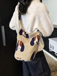 Fuzzy lamb-fleece bucket bag with cartoon dog print for winter casual outfits