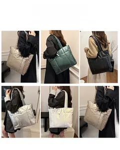 Détail de plusieurs coloris du grand sac fourre-tout matelassé avec motif à carreaux