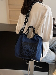 Vintage dunkelblaue Tragetasche mit Mandala-Stickerei und gewebten Seilgriffen für Damen